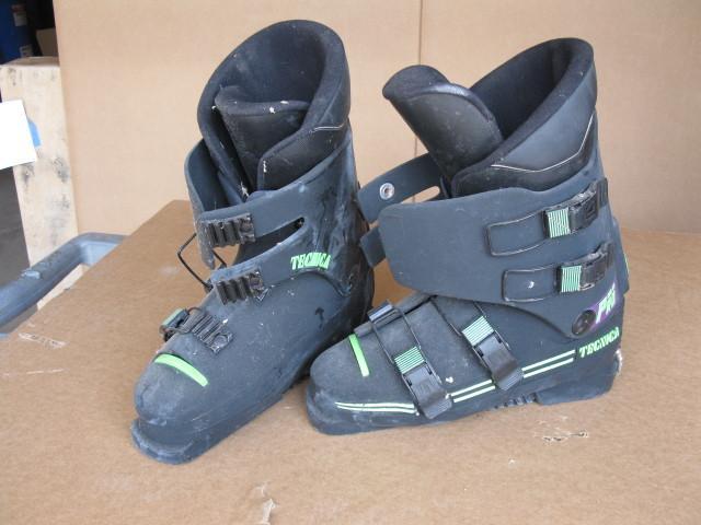 lot 44 image: Ski Boots size 10.5  45...