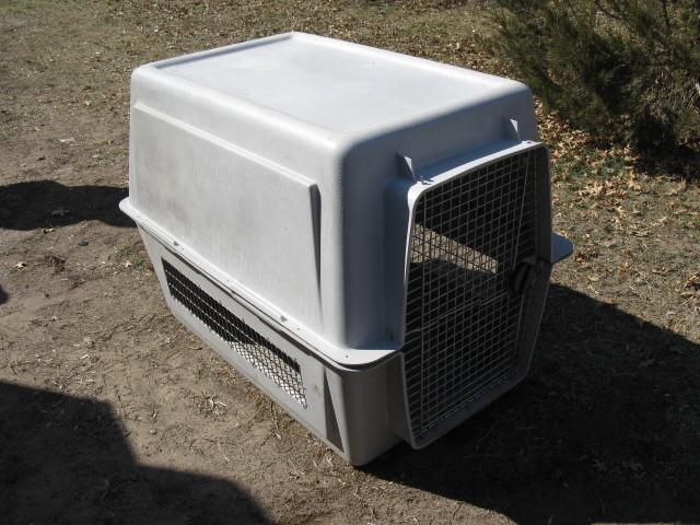 lot 54 image: Large dog kennel, needs a couple bo...