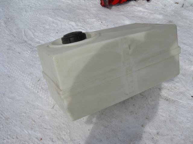 lot 59 image: 58 Gallon poly tank, 38x21x24...