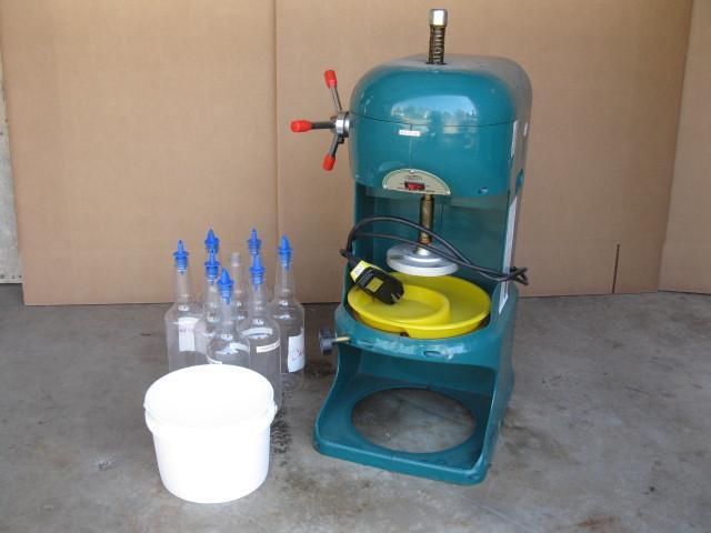 lot 9 image: Commercial shaved ice machine with ...