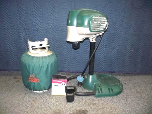 Mosquito Magnet   Includes 20 lb Cy...