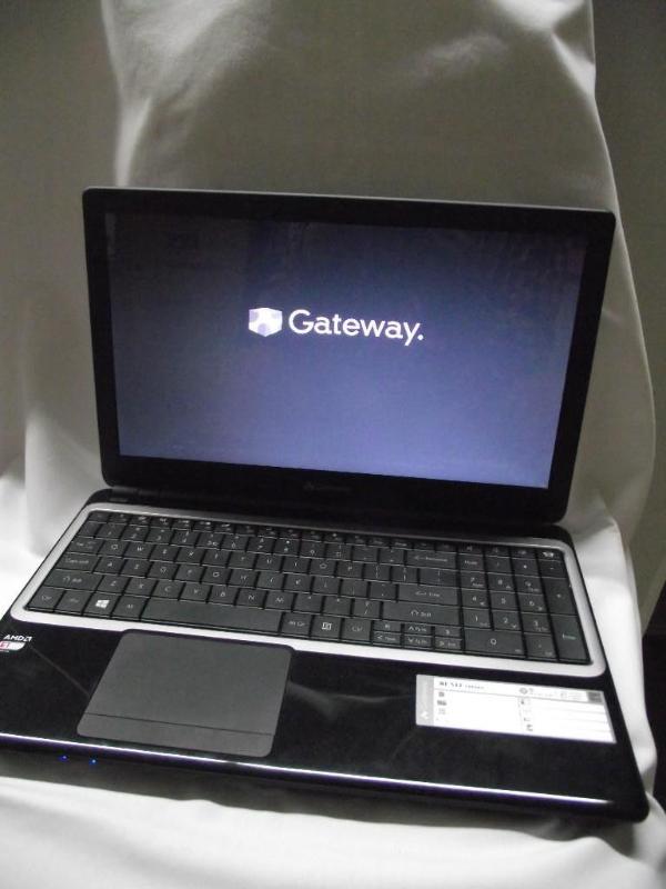 lot 1 image: Gateway 15.6" 4 GB Windows 8 L...