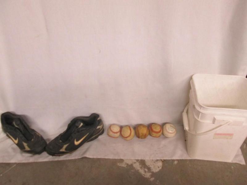 lot 27 image: Baseball Equipment  Nike metal spik...