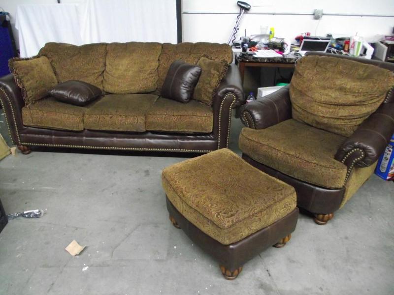 lot 3 image: Oversized Couch with Matching Chair...