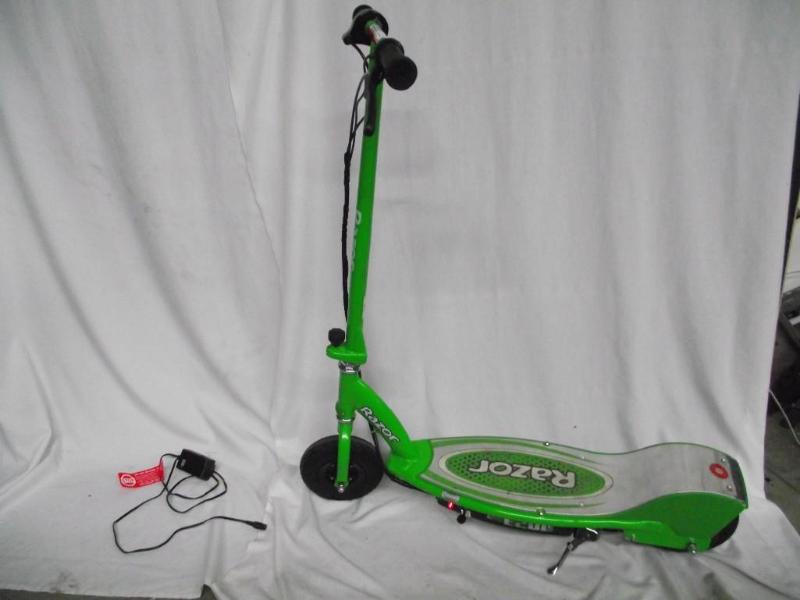 lot 36 image: Razor E200 Electric Scooter  P...