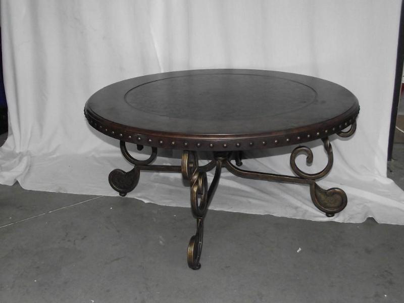 lot 4 image: Round Coffee Table  Round coffee ta...