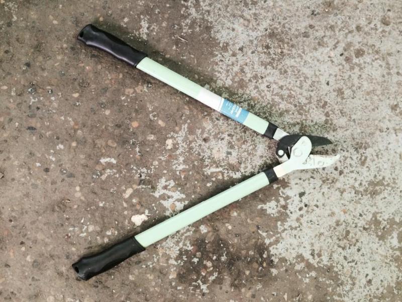 lot 8 image: 24 Inch Heavy Duty Light W...