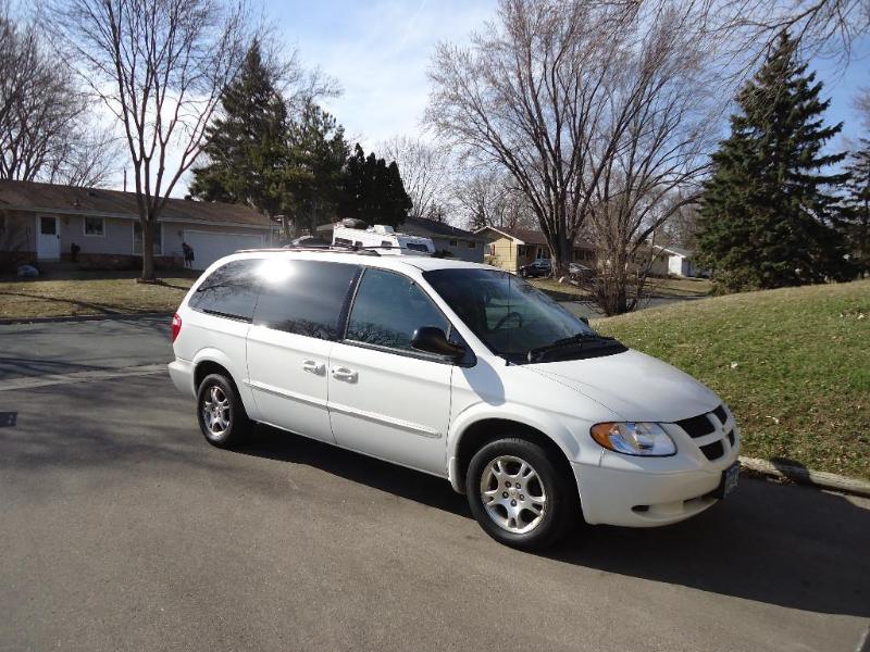 lot 1 image: 2002 Dodge caravan. 128,000. Auto l...