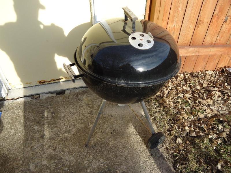 lot 14 image: Weber charcoal grill...