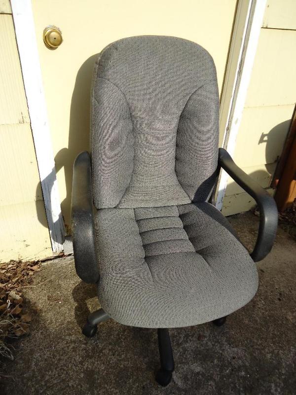 lot 16 image: Desk chair. Ok condition. Some stai...