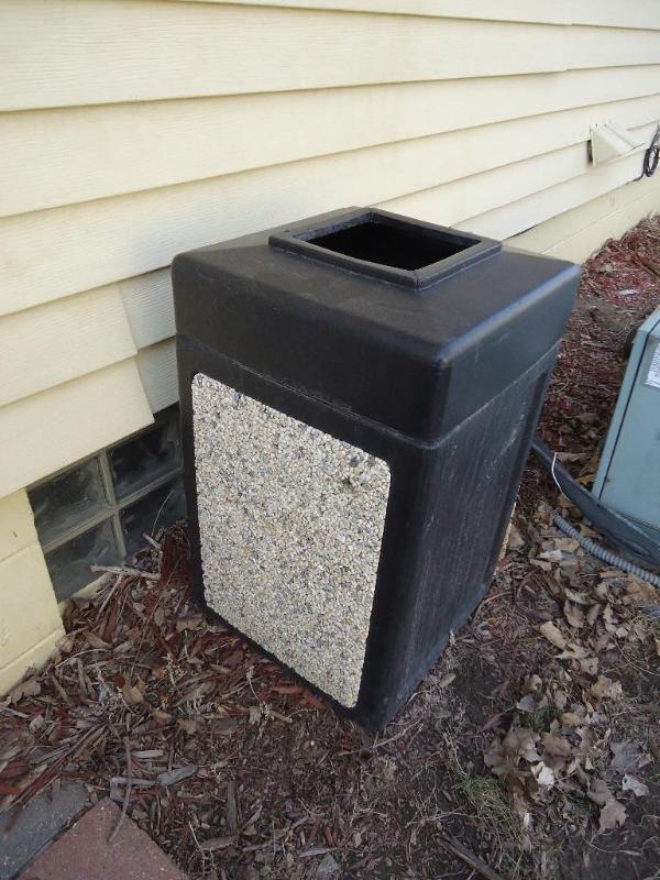 lot 17 image: Outdoor trash can...