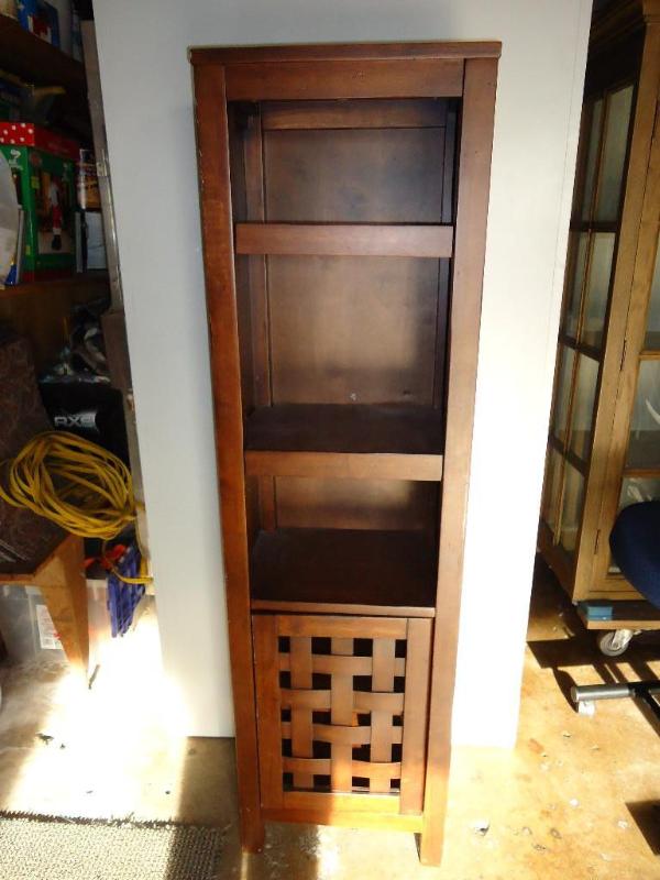 lot 19 image: Nice wood media tower...