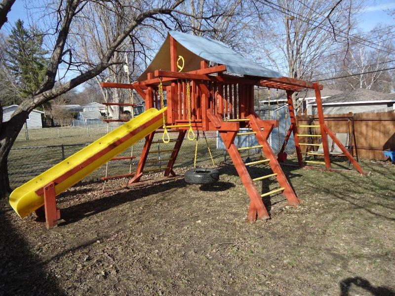 lot 2 image: Rainbow play set. Good condition. 2...