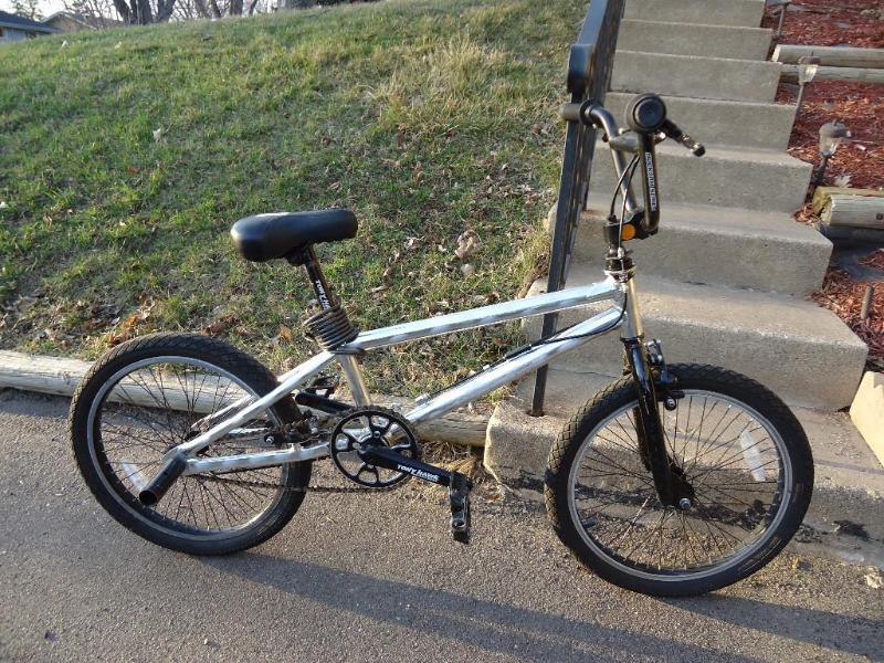lot 21 image: Tony Hawk bike. Some scratches...