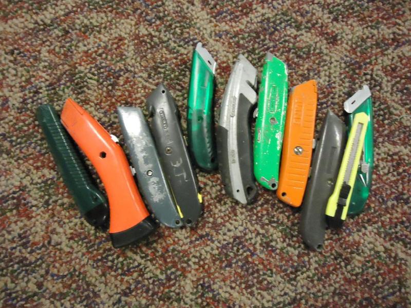 lot 55 image: 10 pc of cutter knives...