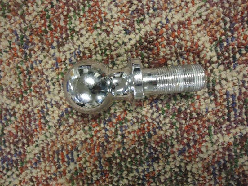 lot 61 image: Single tow ball...