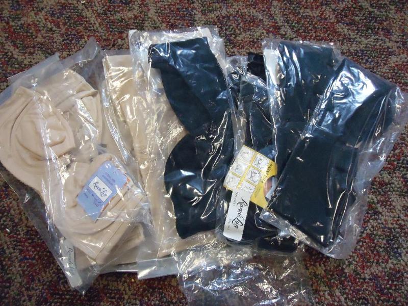 lot 81 image: 10 New randilyn 6 way bra. 5 black ...