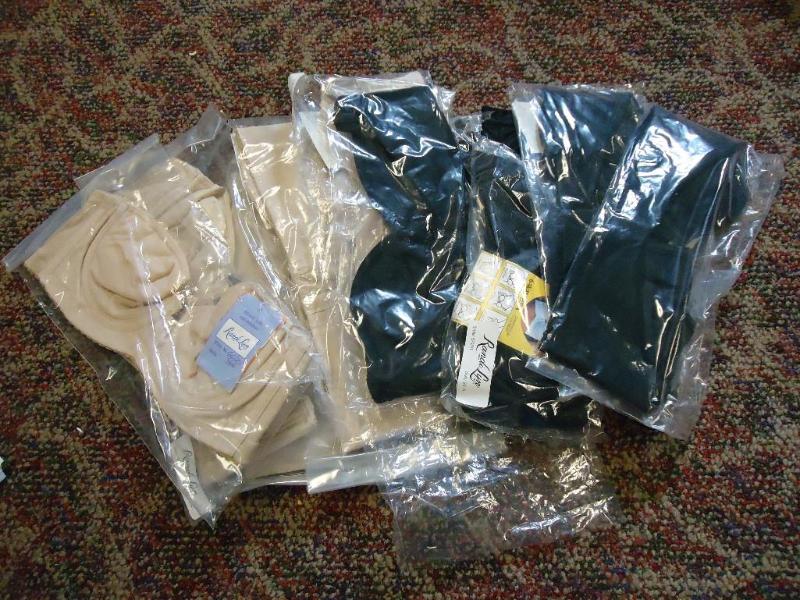 lot 86 image: 10 New randilyn 6 way bra. 5 black ...