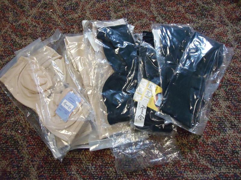 lot 87 image: 10 New randilyn 6 way bra. 5 black ...
