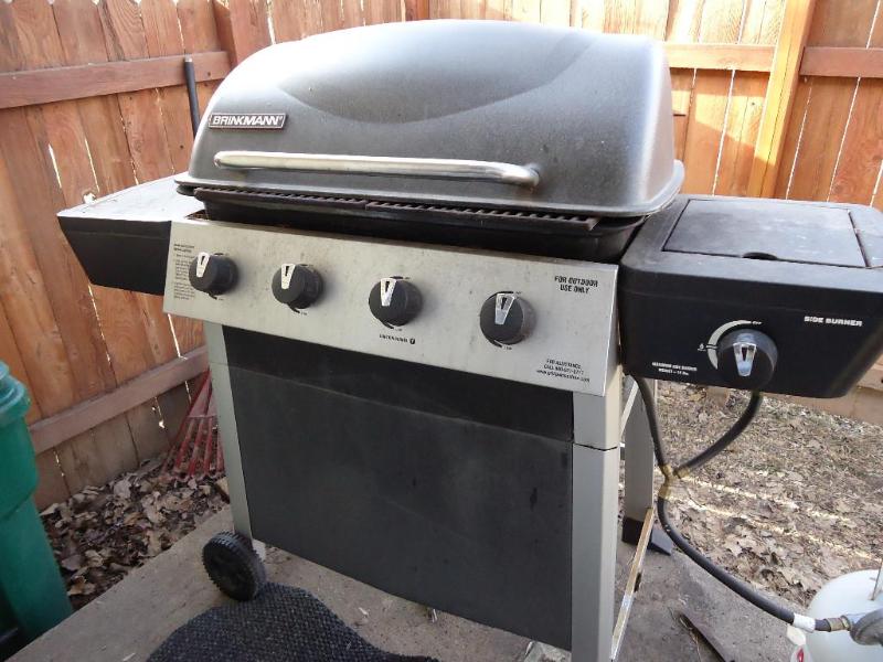 lot 9 image: Brinkman gas grill. Working conditi...