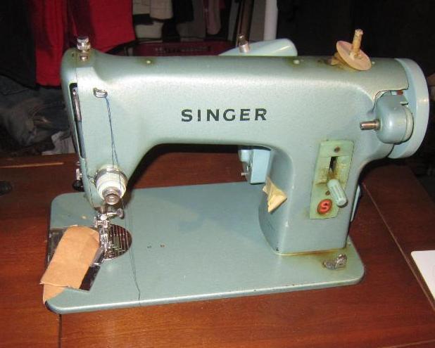 Vintage Drop Down Singer 80492 Sewi...