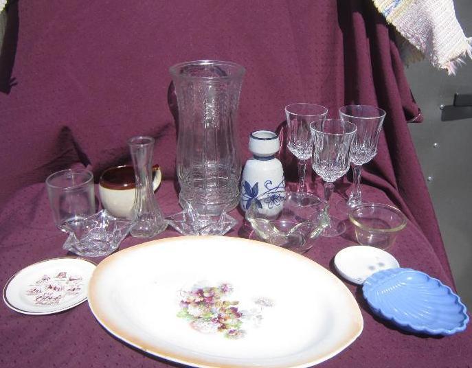 Box of misc lg vase sm bud vase can...