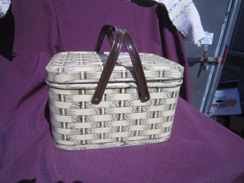 Metal picnic basket with handles 14...