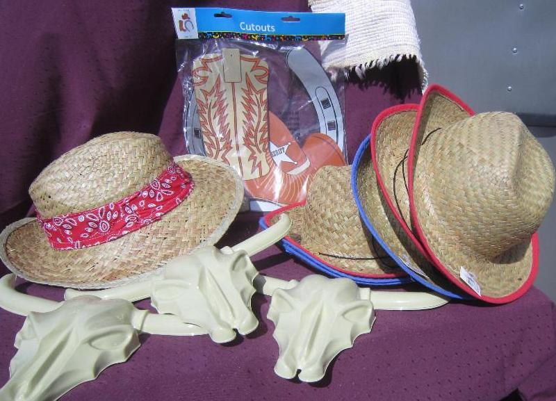 Box of misc western items bulls-8 h...