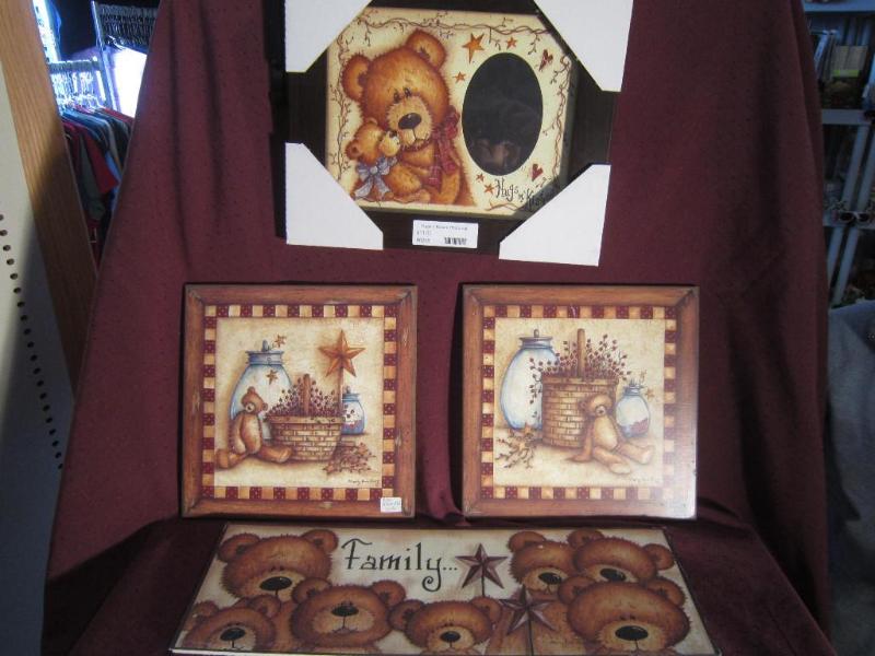NEW 4 teddy bear wall plaques...