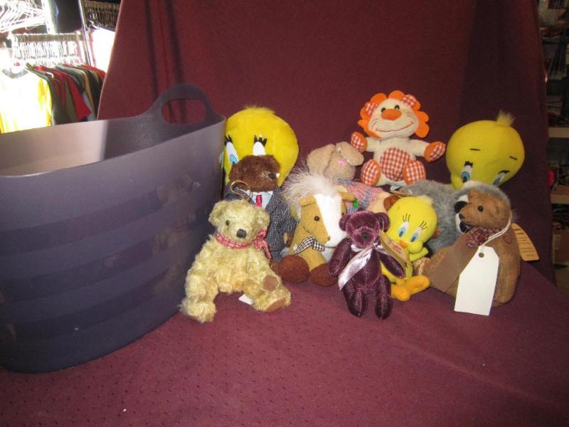 Handled bucket of 12 stuffed animal...