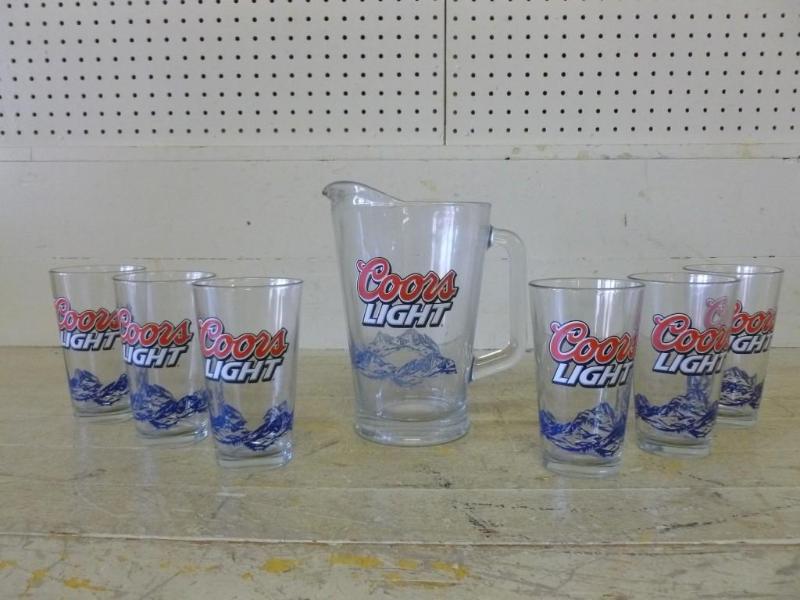 lot 14 image: Coors Light seven piece serving set...