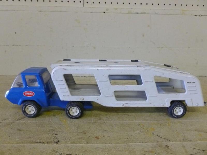 lot 161 image: Tonka metal car hauler truck that m...