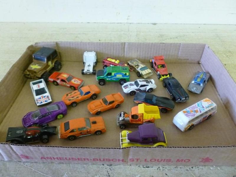lot 170 image: Large lot of twenty Matchbox and al...