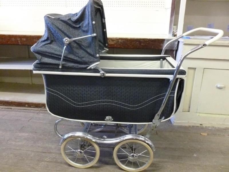 lot 173 image: Large Vintage Rex Genuine Stroll-O-...