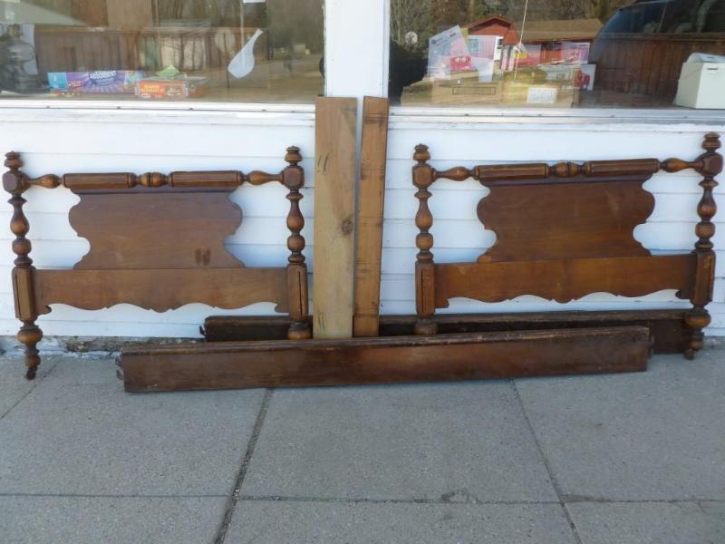 lot 175 image: Vintage wooden double bed frame tha...