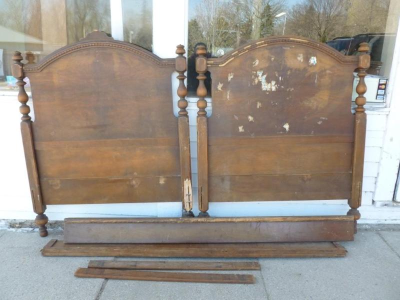 lot 176 image: Vintage wooden double bed frame tha...