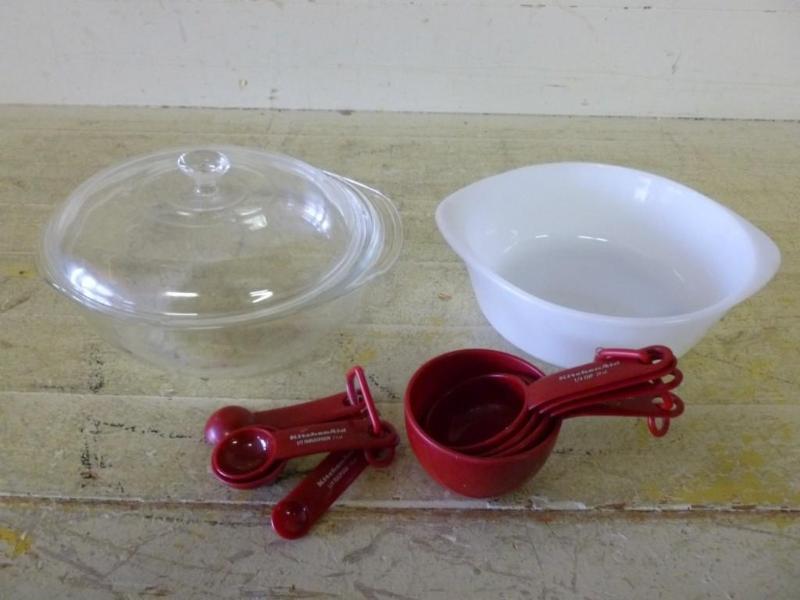 lot 181 image: This lot consists of Kitchen Aide m...