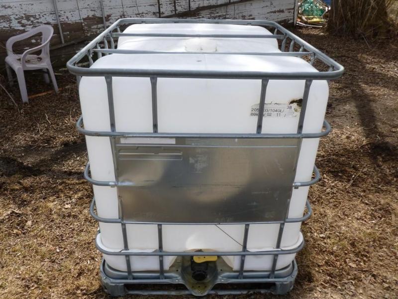 lot 189 image: Large 265 Gallon Heavy Duty Plastic...
