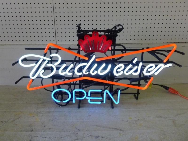 lot 4 image: Budweiser - Open beer neon sign tha...