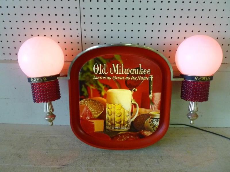 lot 6 image: Vintage 1972 Old Milwaukee Beer Lig...