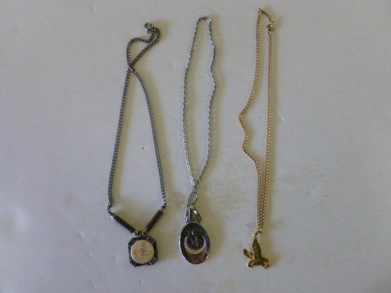 lot 85 image: Lot of three mens chain link neckl...