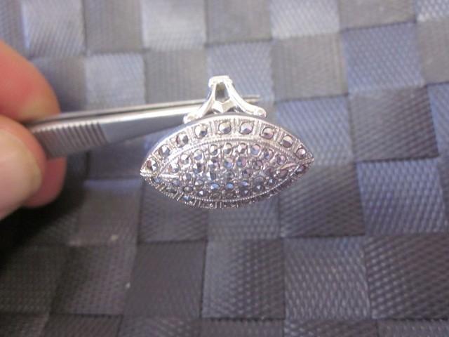 Sterling Silver egg shaped ring wit...