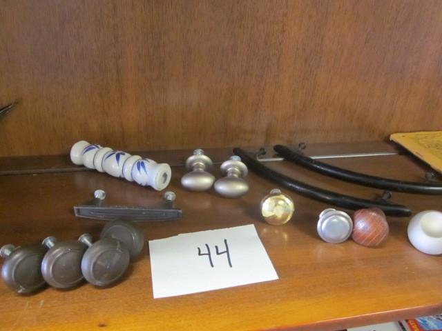 Mixed lot of drawer Pulls and handl...