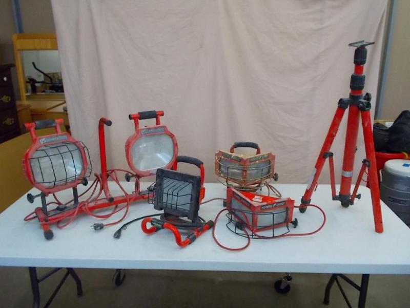 5 Halogen work lights- 1 Husky, 2 C...