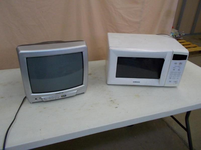 An Insignia 13&quot color TV that ...