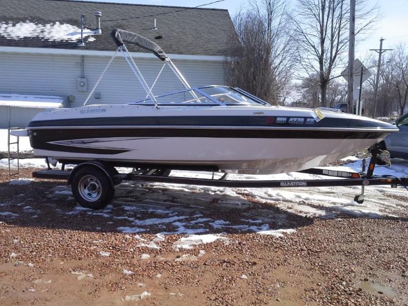 lot 10 image: Glastron GT 205
