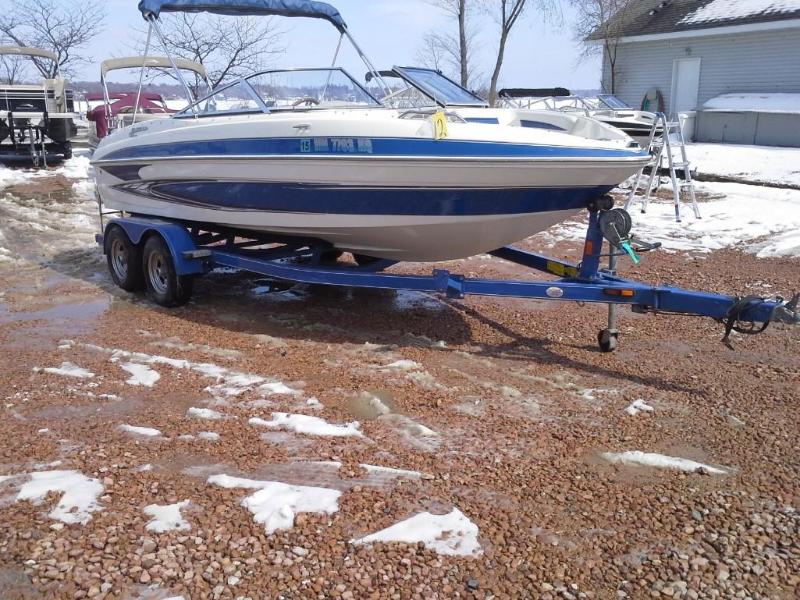 lot 12 image: Glastron GT 205