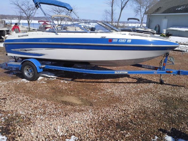 lot 8 image: Glastron GT 205