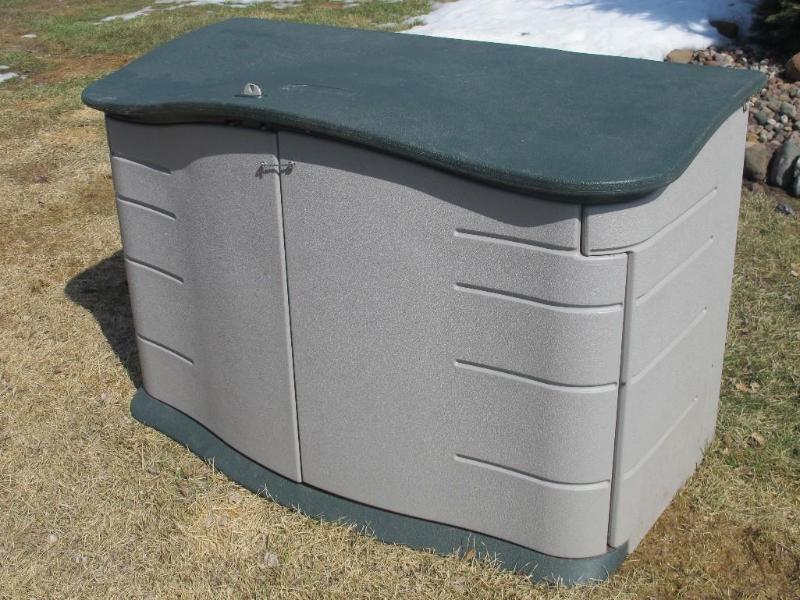 lot 11 image: Rubbermaid Poly outdoor storage, 34...