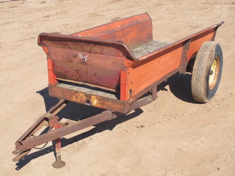 lot 14 image: International 325 manure spreader w...